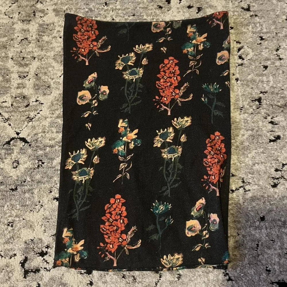 NATURAL LIFE Charcoal Strapless Floral Tube Top with Red & Green Blooms - Picture 2 of 2